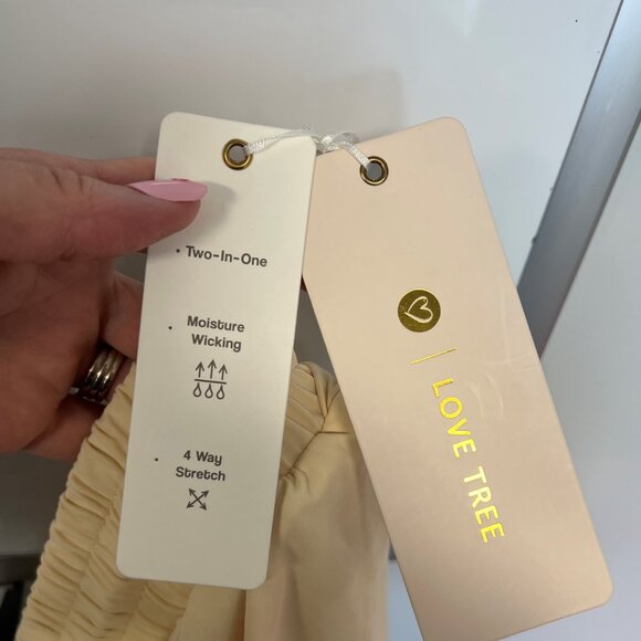 Love Tree Flowy Athletic 2 in 1 Shorts NWT Size Large Cream Colored - Picture 3 of 6